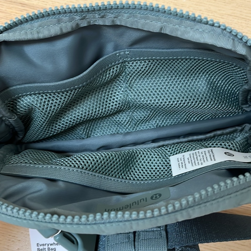 lululemon athletica Everywhere Belt Bag - Picture 4 of 10